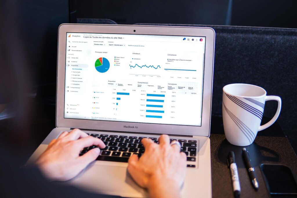 Profissional analisando seus anúncios para engenharia no Google Ads